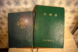 愛と奉仕の精神とともに